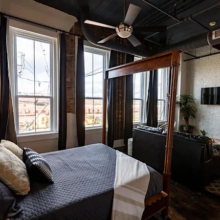 The Two Story Loft Apartment Springfield Exterior photo