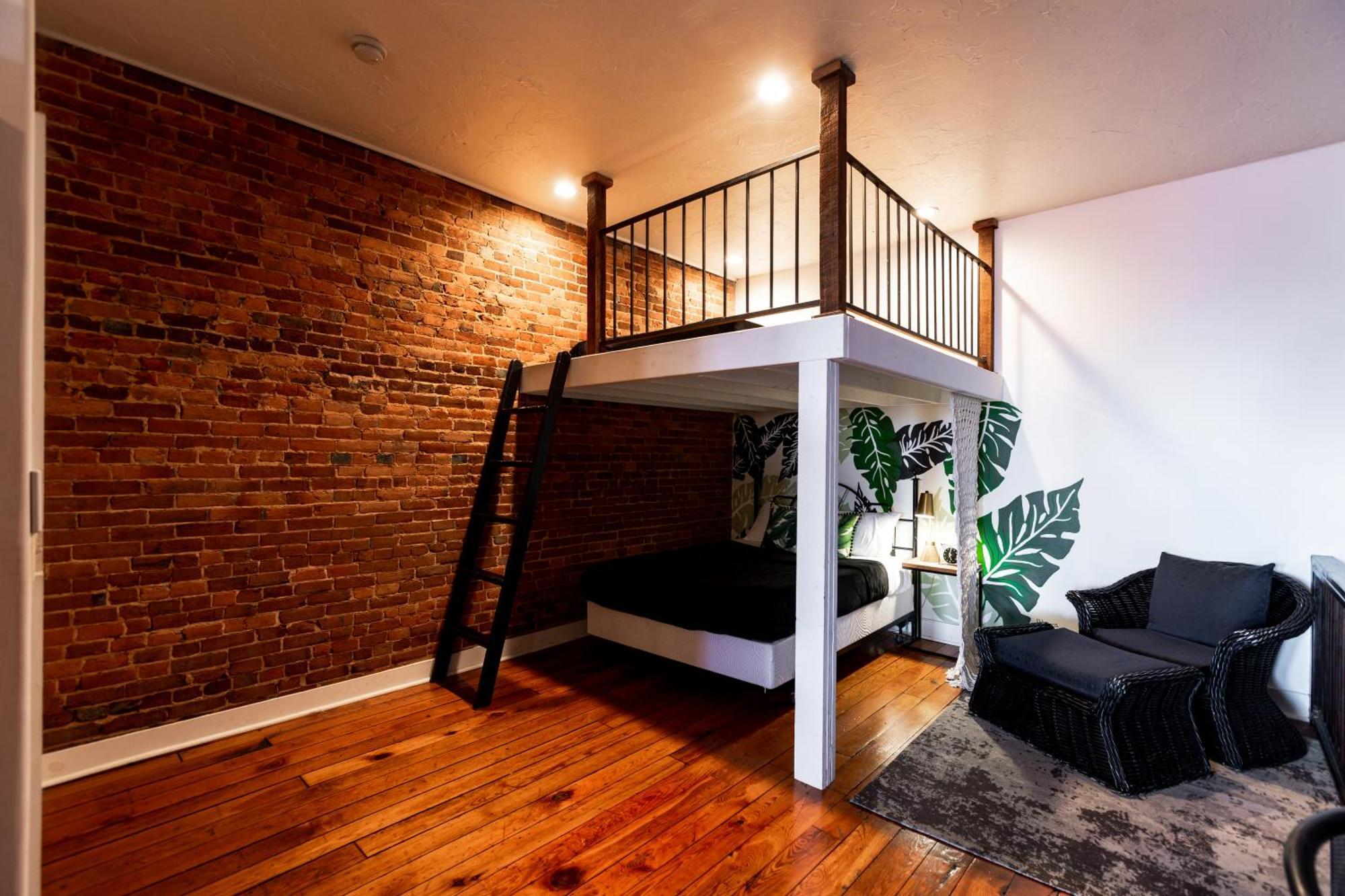 The Two Story Loft * Springfield